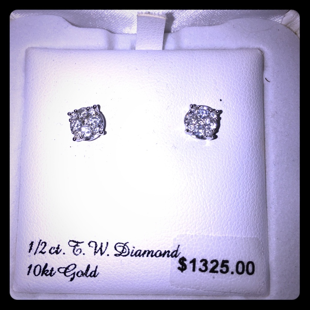 10k white gold, 1/2ct diamond earrings. $1,050